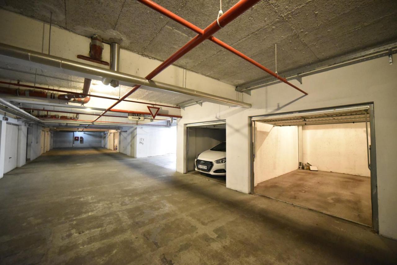 Block Apartment Park With Private Garage Parking Zagreb Bagian luar foto