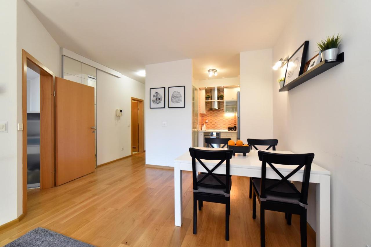 Block Apartment Park With Private Garage Parking Zagreb Bagian luar foto